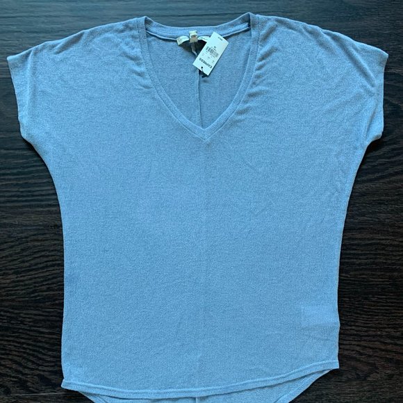 NWT Express V Neck Knit London Tee - Picture 2 of 3
